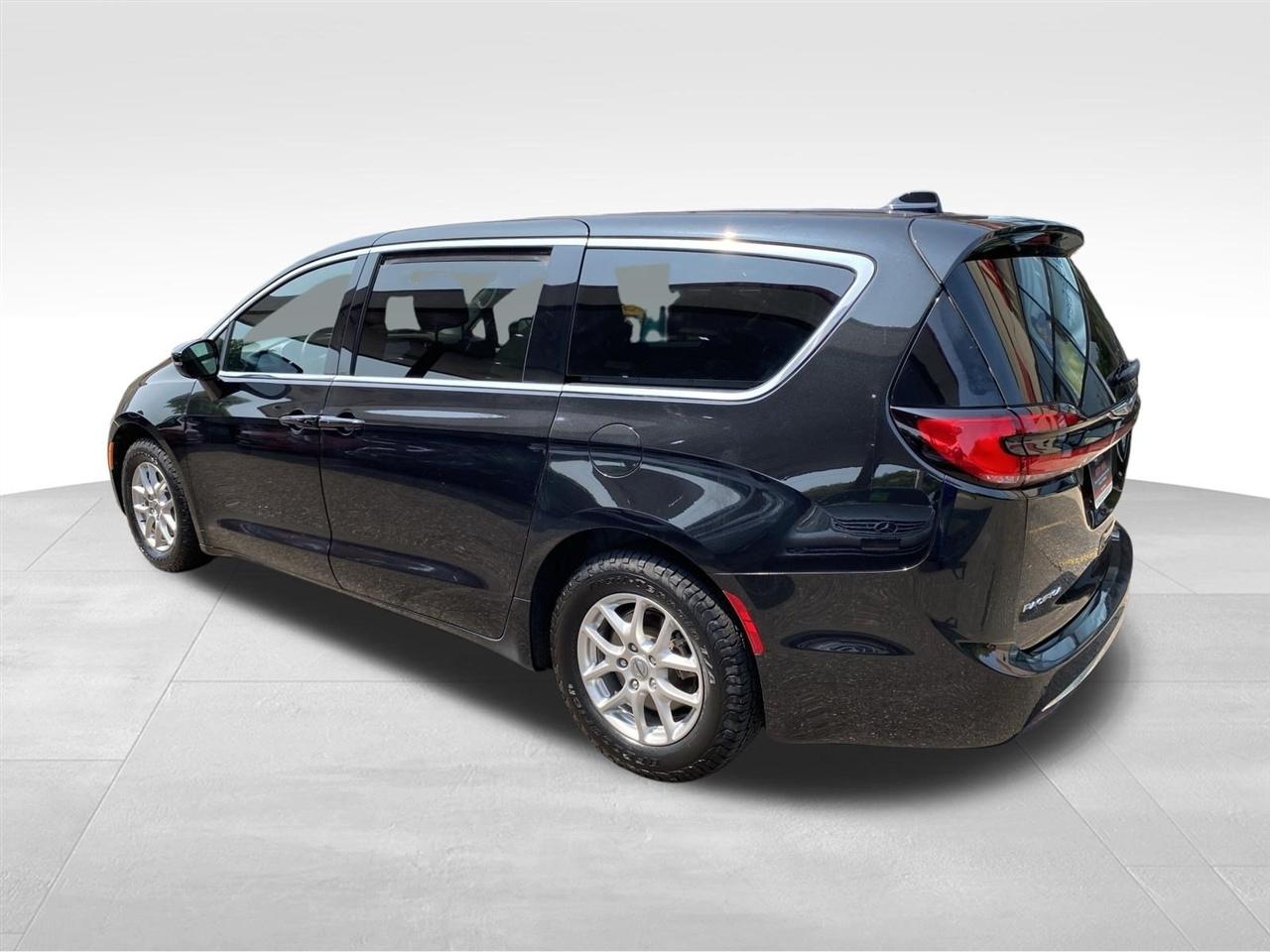 Chrysler Pacifica Touring FWD 2024