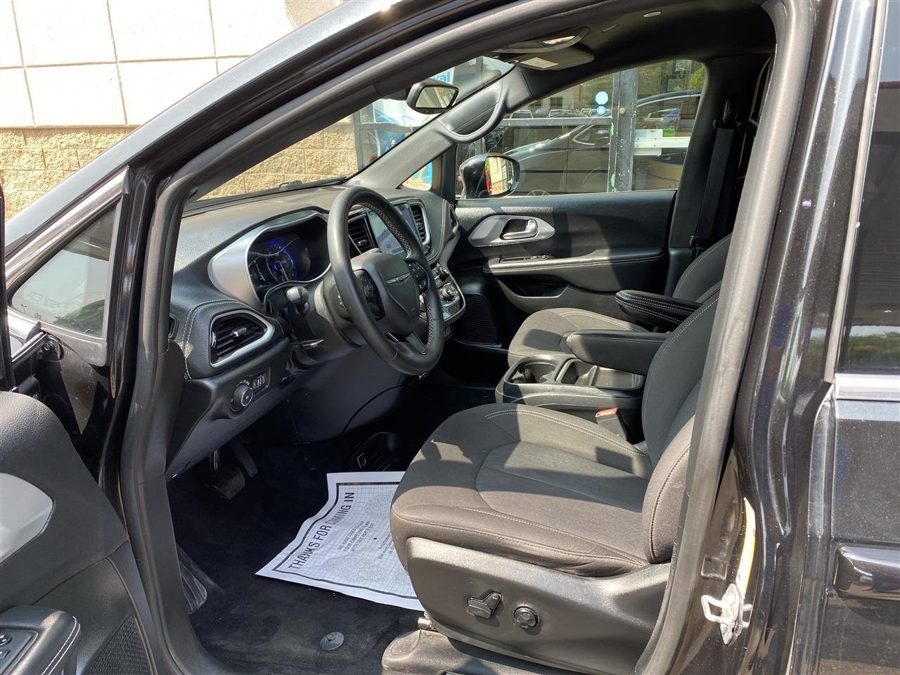Chrysler Pacifica Touring FWD 2024
