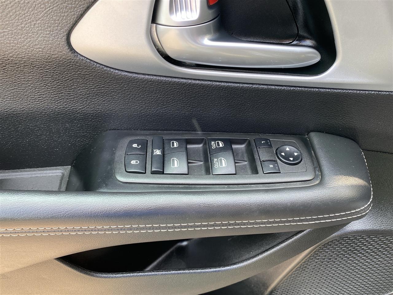 Chrysler Pacifica Touring FWD 2024
