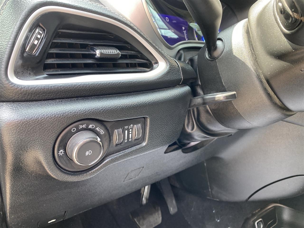 Chrysler Pacifica Touring FWD 2024