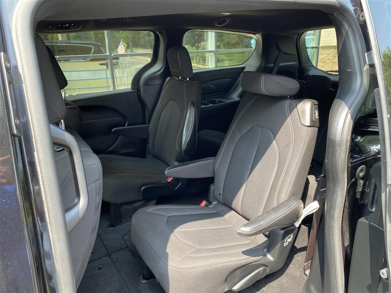 Chrysler Pacifica Touring FWD 2024