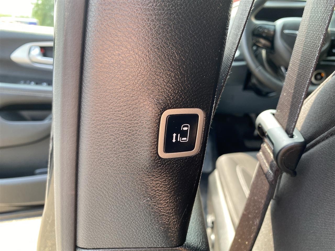 Chrysler Pacifica Touring FWD 2024