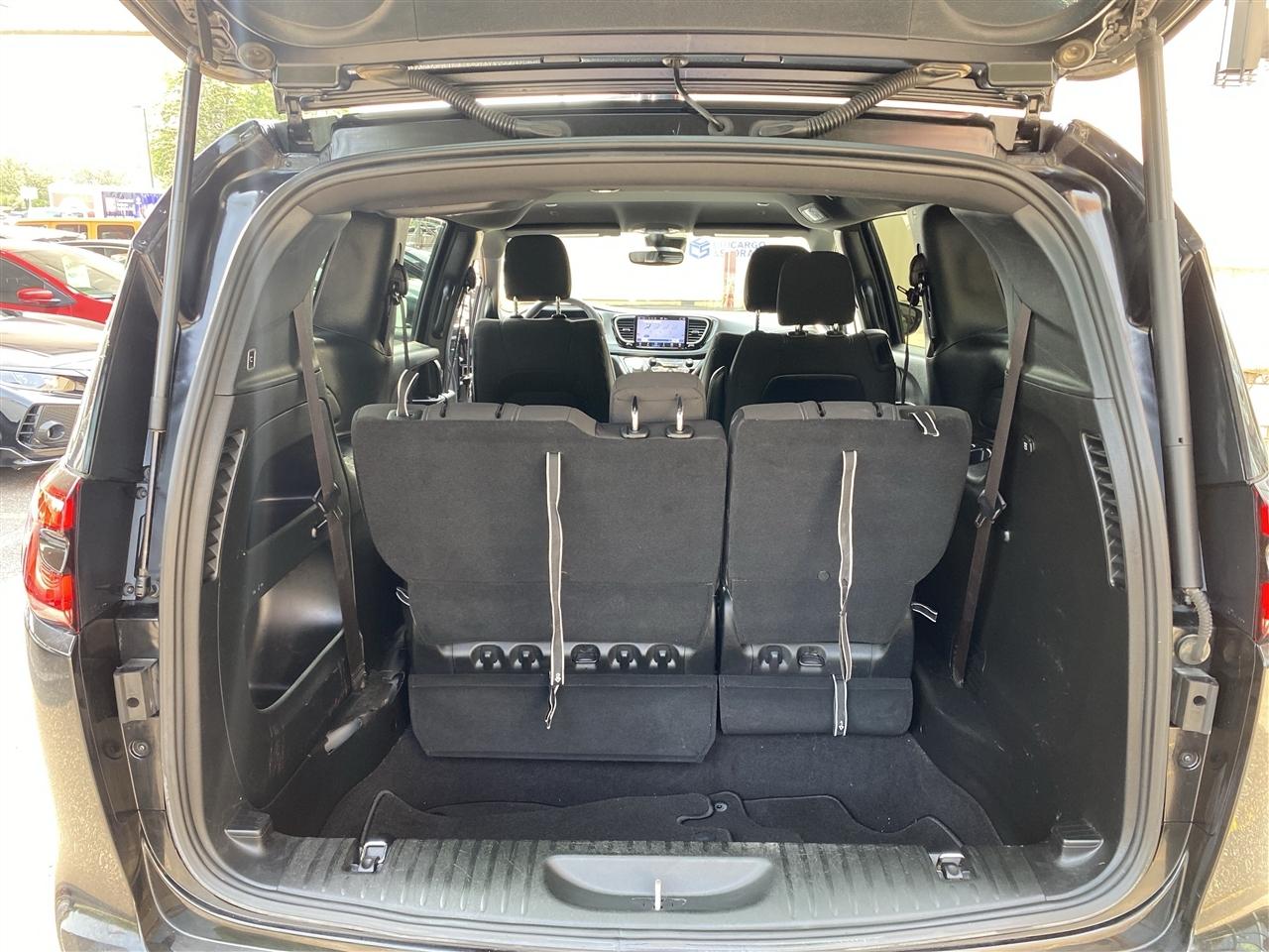 Chrysler Pacifica Touring FWD 2024