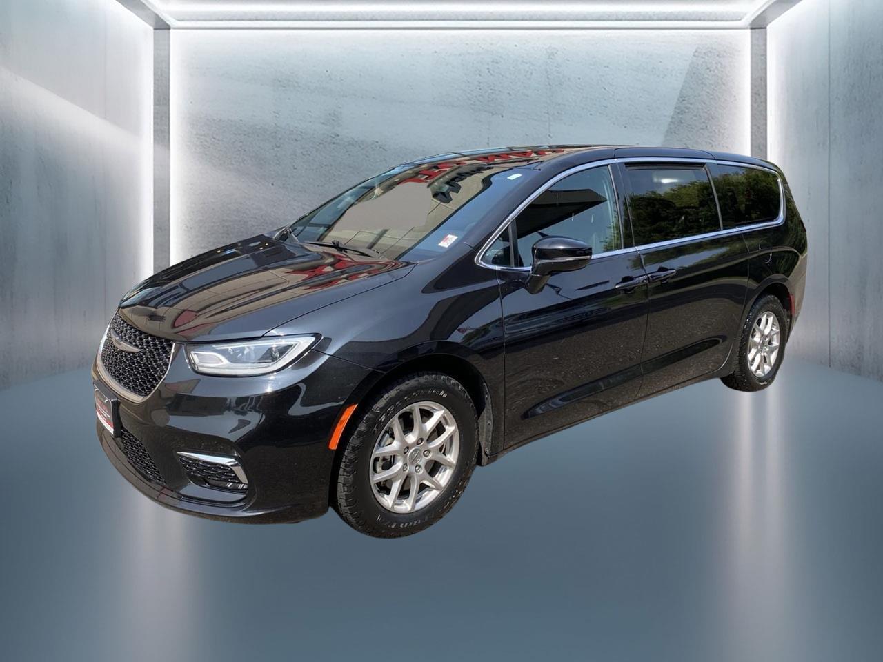 Chrysler Pacifica Touring FWD 2024