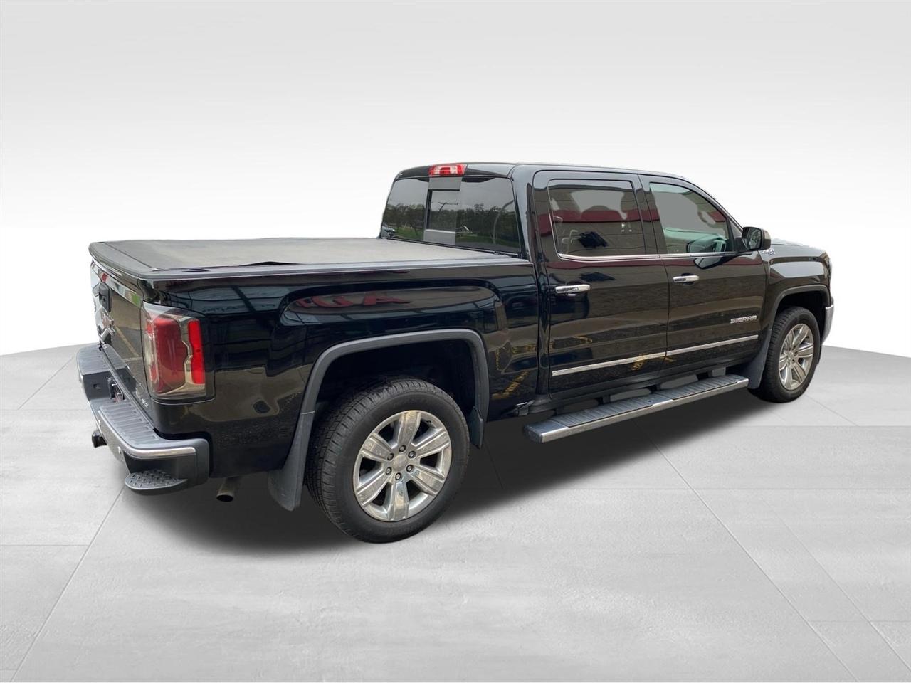 GMC Sierra 1500 4WD Crew Cab 143.5" SLT 2017