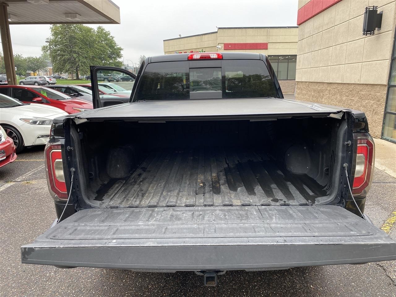 GMC Sierra 1500 4WD Crew Cab 143.5" SLT 2017