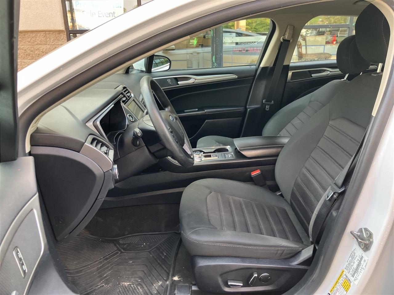 Ford Fusion SE FWD 2020