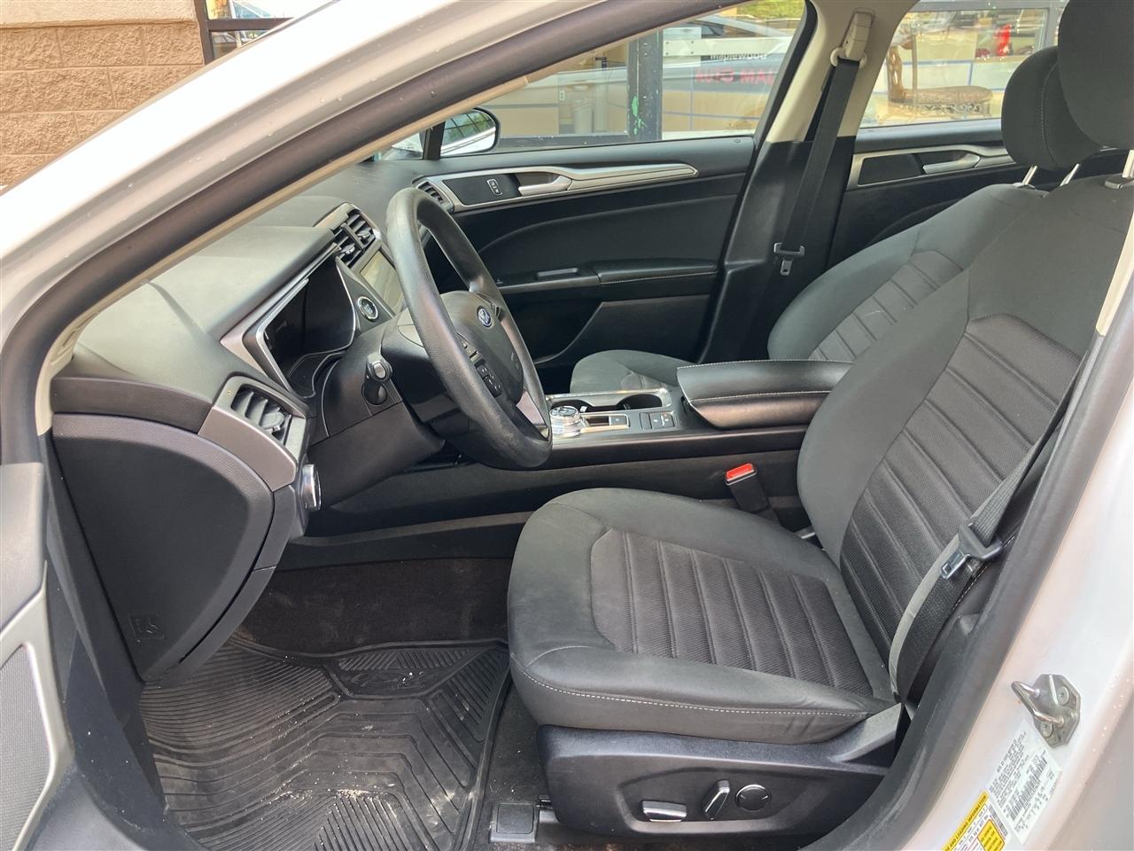 Ford Fusion SE FWD 2020