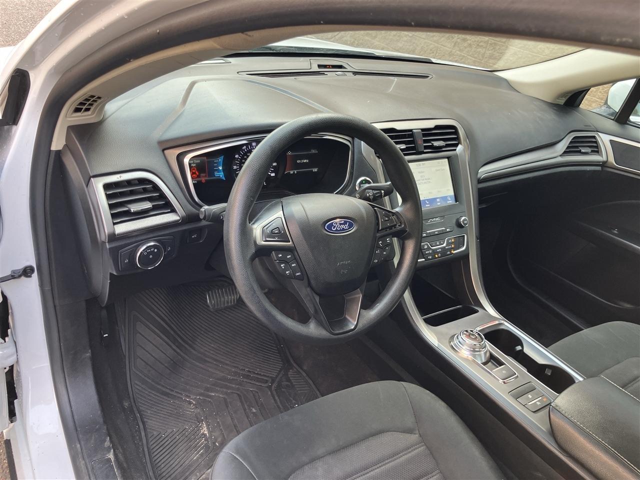 Ford Fusion SE FWD 2020