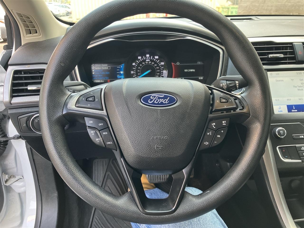 Ford Fusion SE FWD 2020
