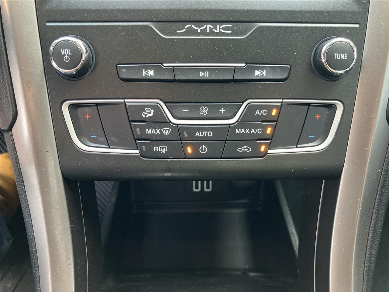 Ford Fusion SE FWD 2020