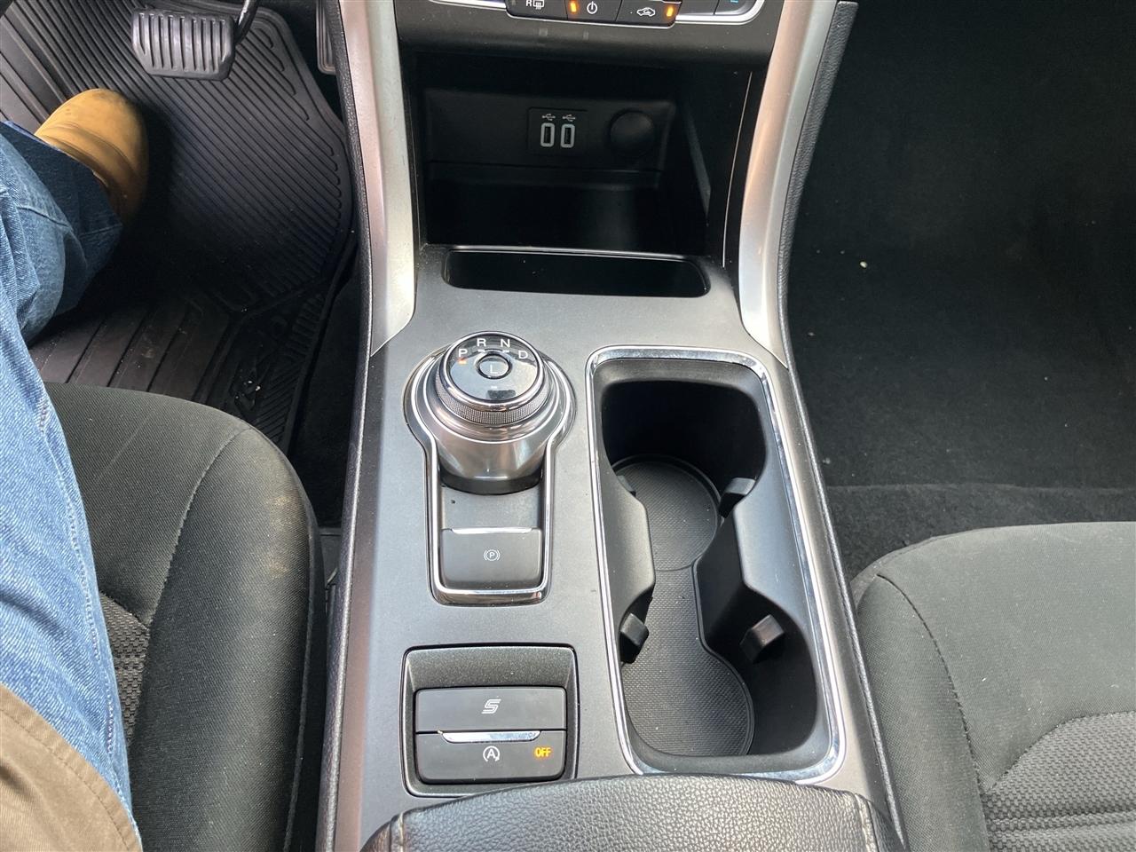 Ford Fusion SE FWD 2020
