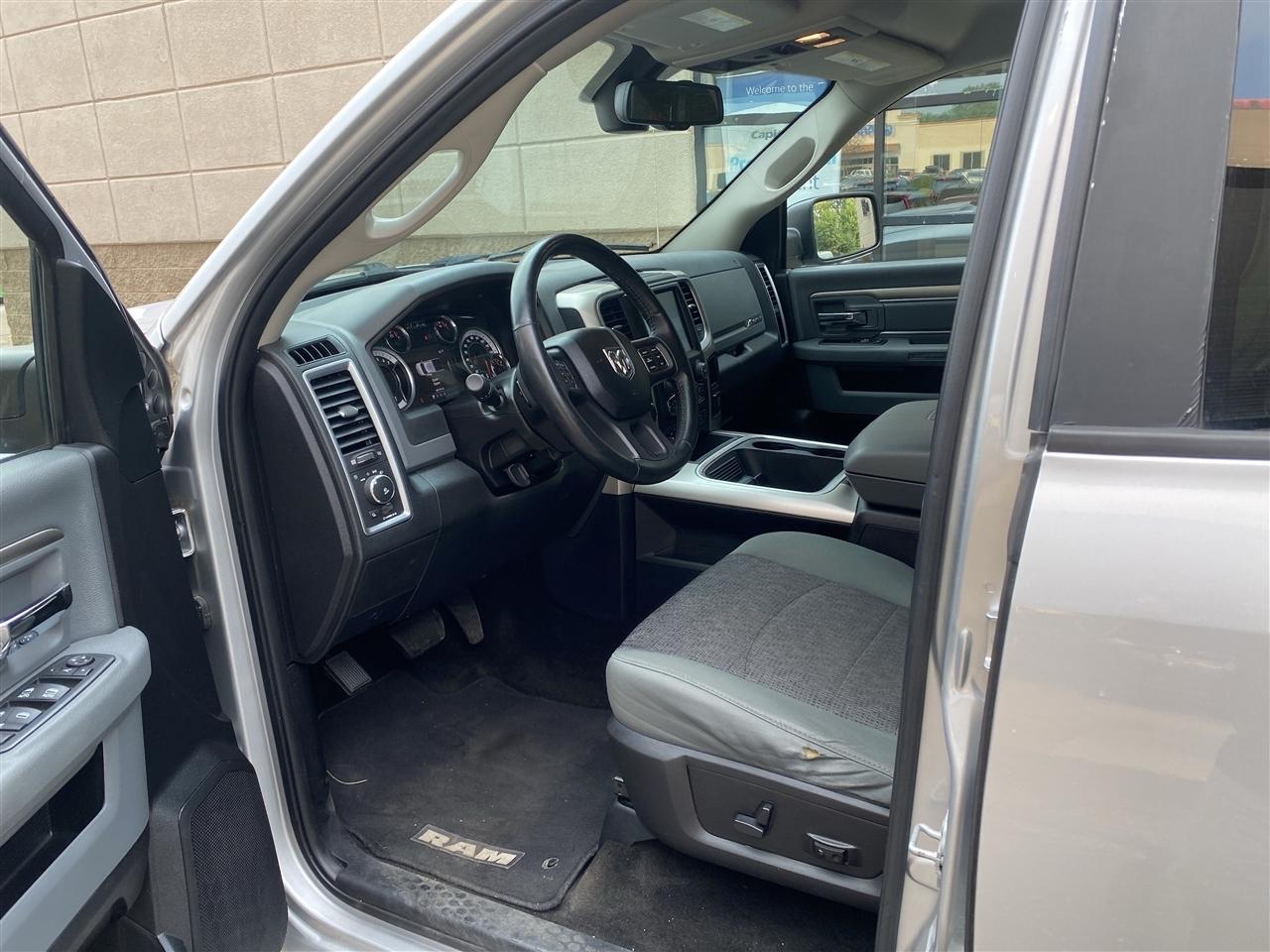 RAM 1500 4WD Crew Cab 140.5" Big Horn 2016