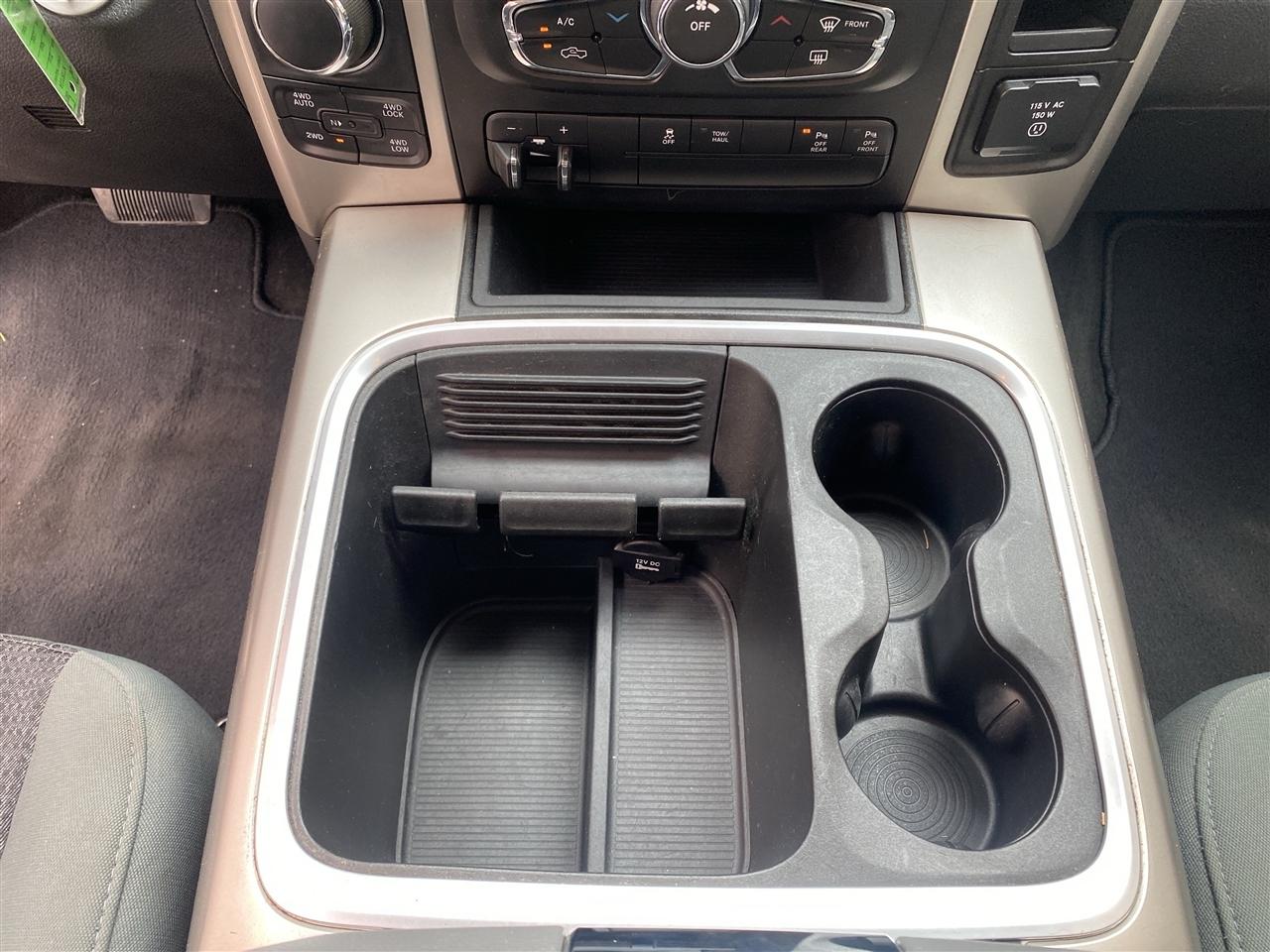 RAM 1500 4WD Crew Cab 140.5" Big Horn 2016