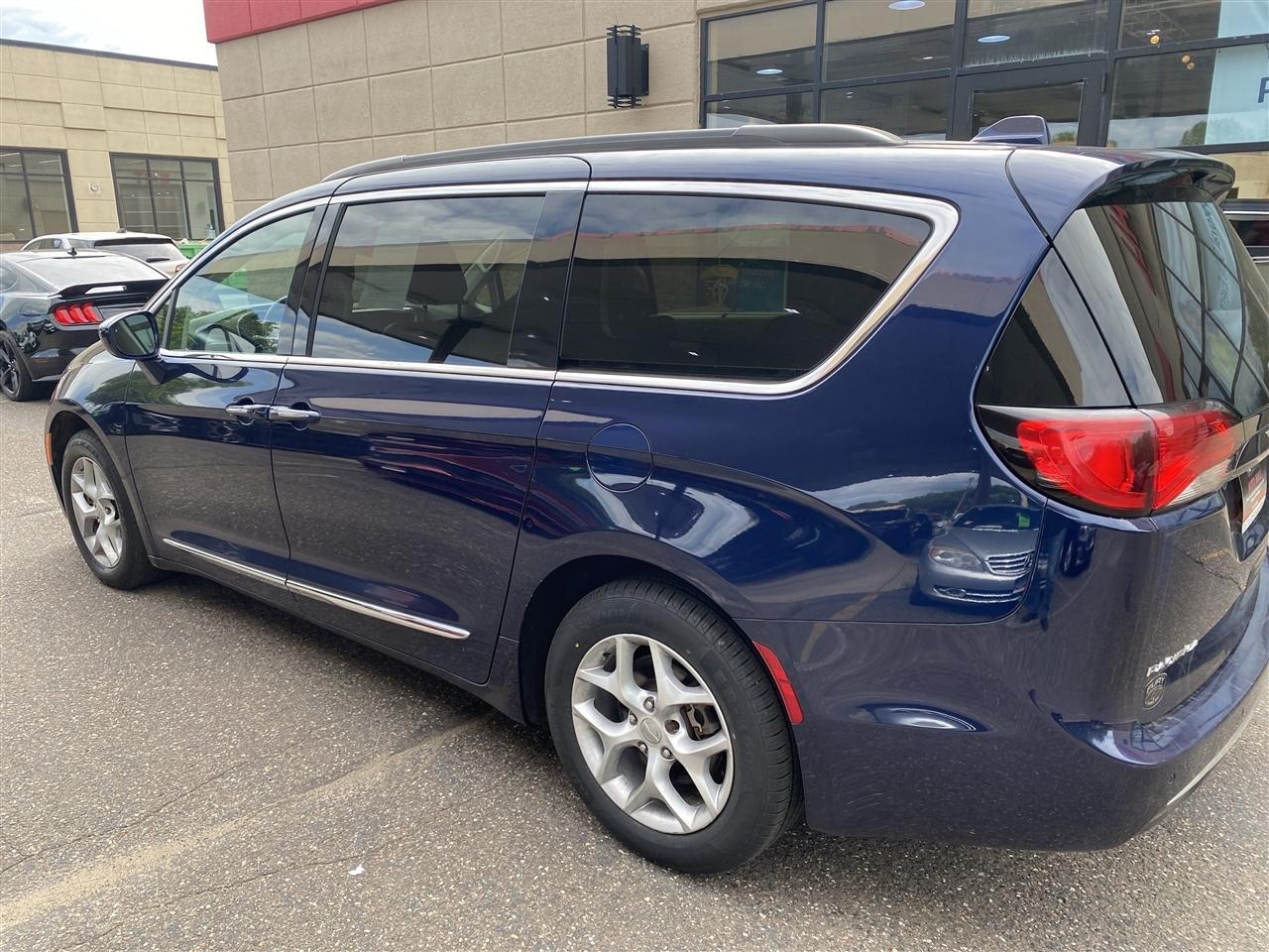 Chrysler Pacifica Touring-L FWD 2017