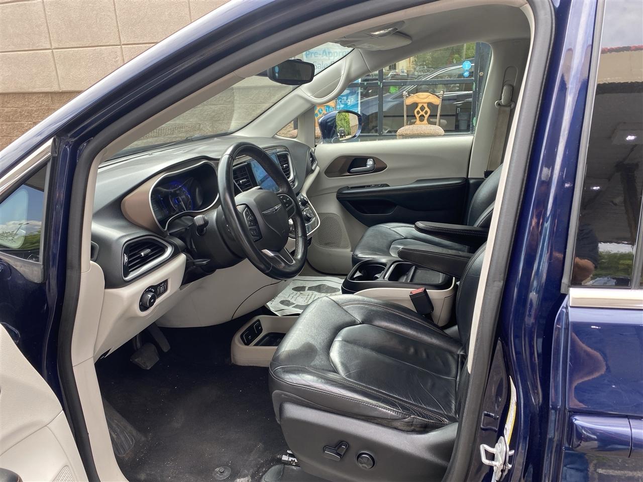Chrysler Pacifica Touring-L FWD 2017