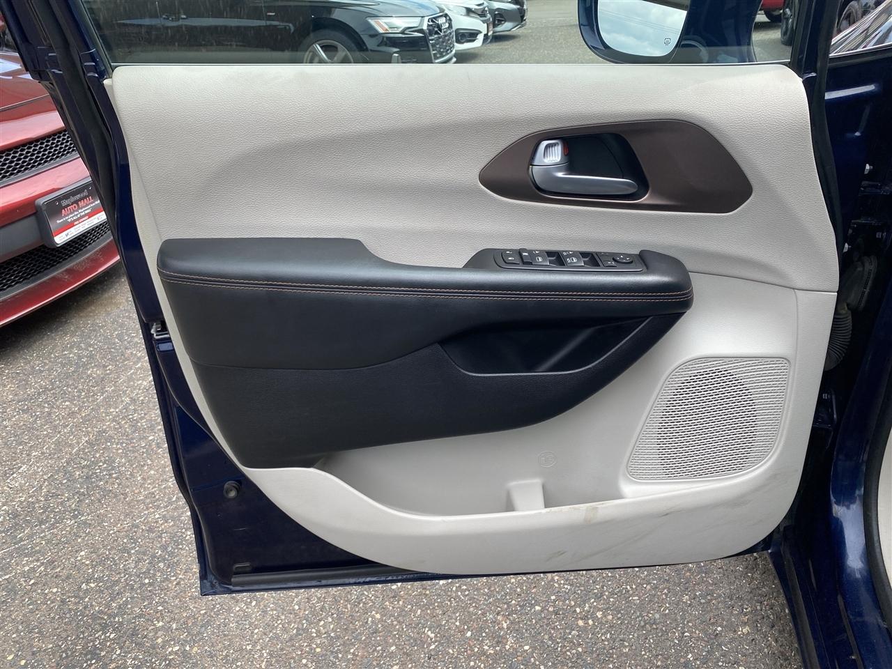 Chrysler Pacifica Touring-L FWD 2017