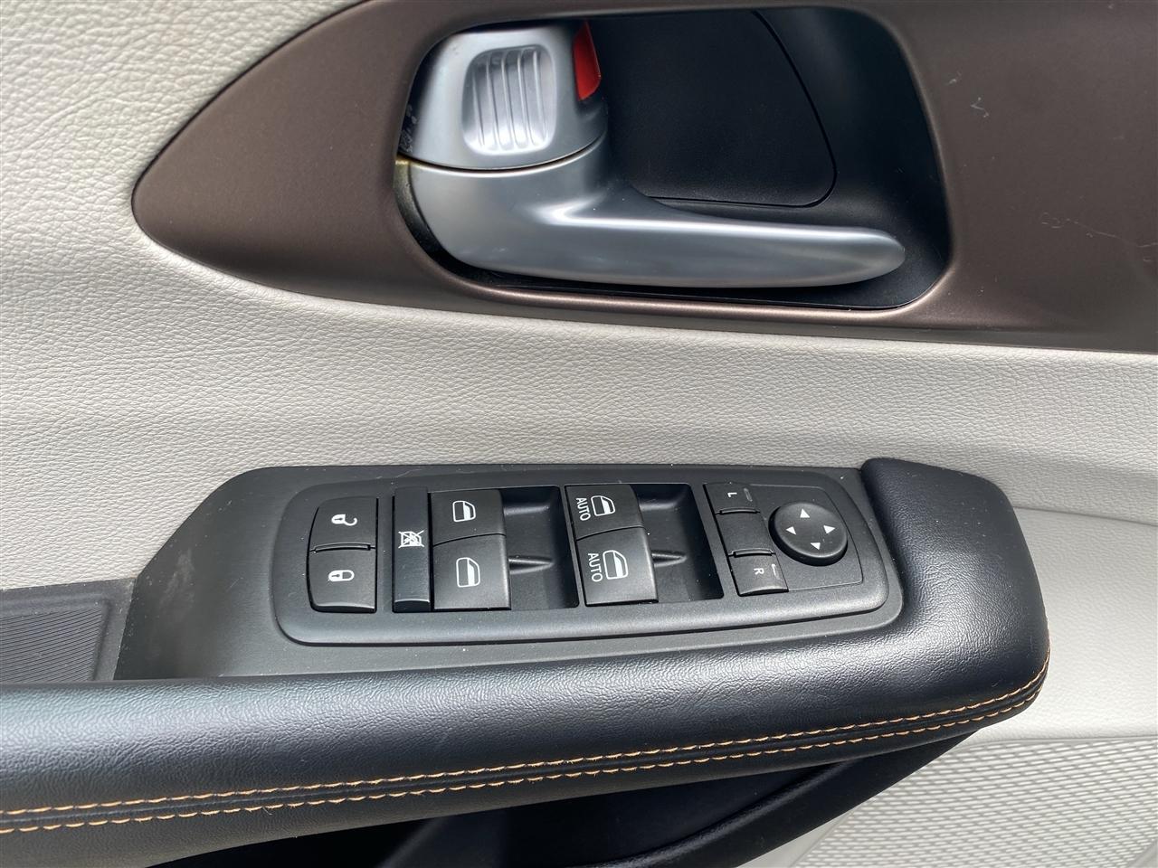 Chrysler Pacifica Touring-L FWD 2017