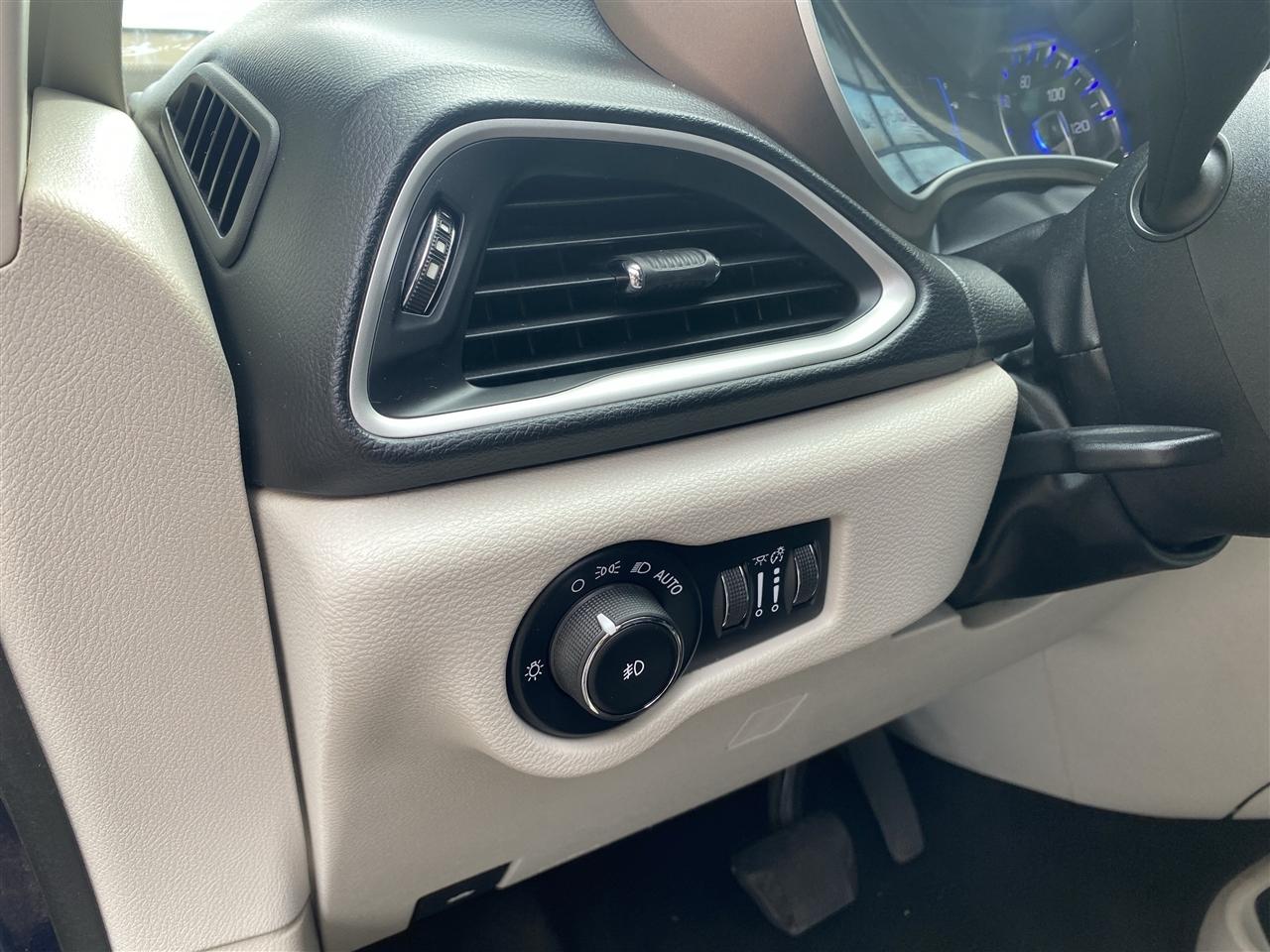 Chrysler Pacifica Touring-L FWD 2017