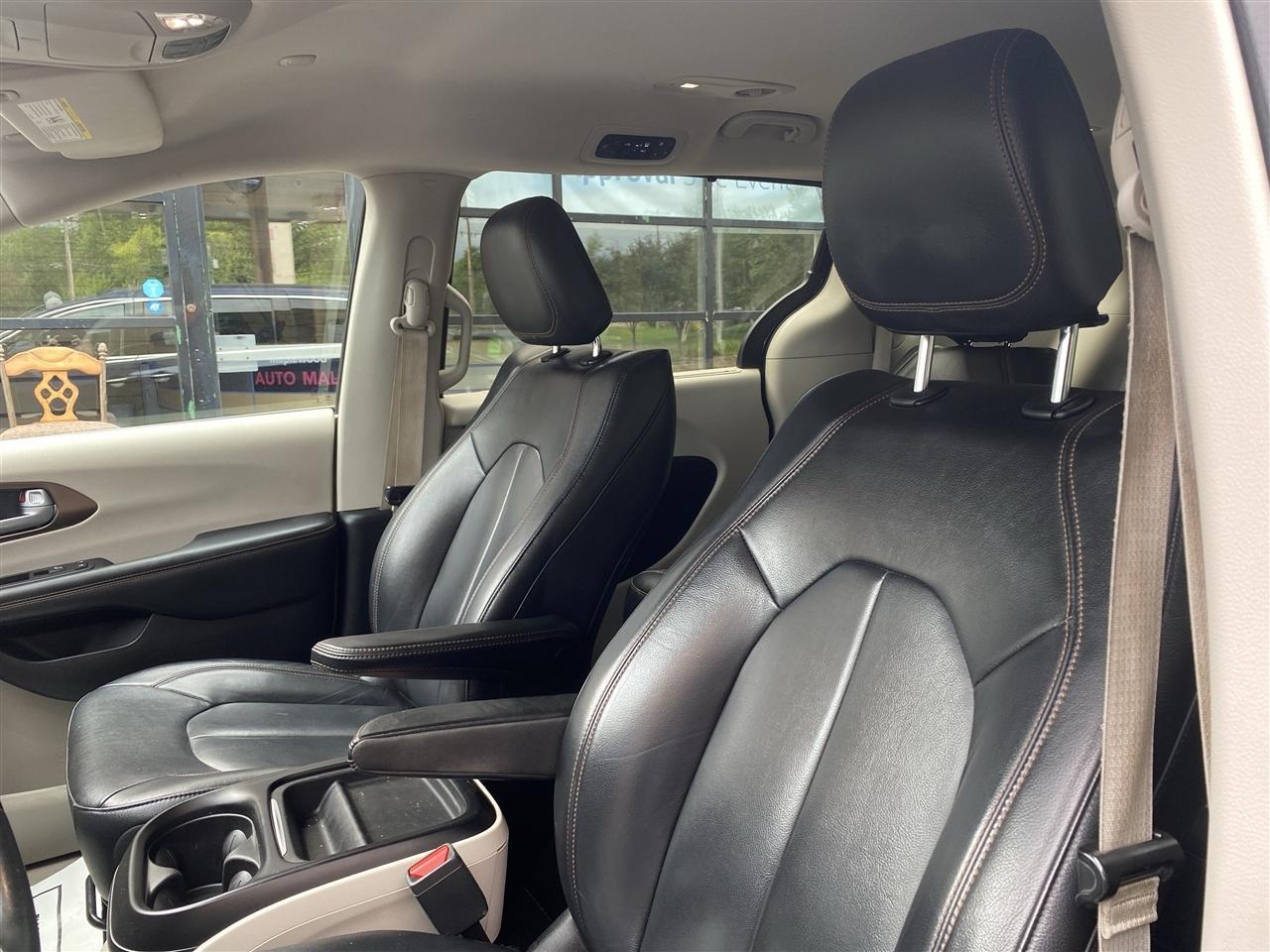 Chrysler Pacifica Touring-L FWD 2017