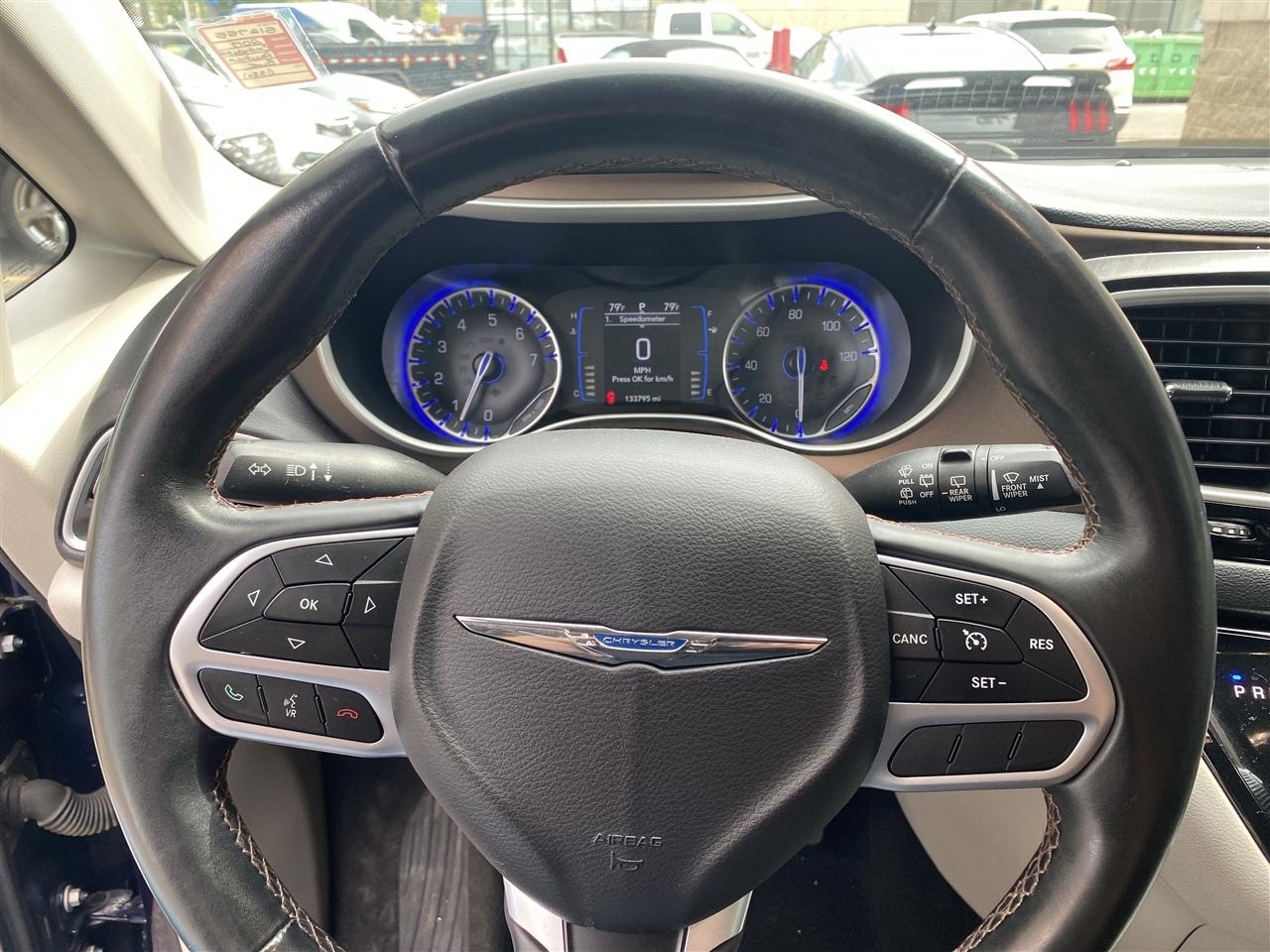 Chrysler Pacifica Touring-L FWD 2017