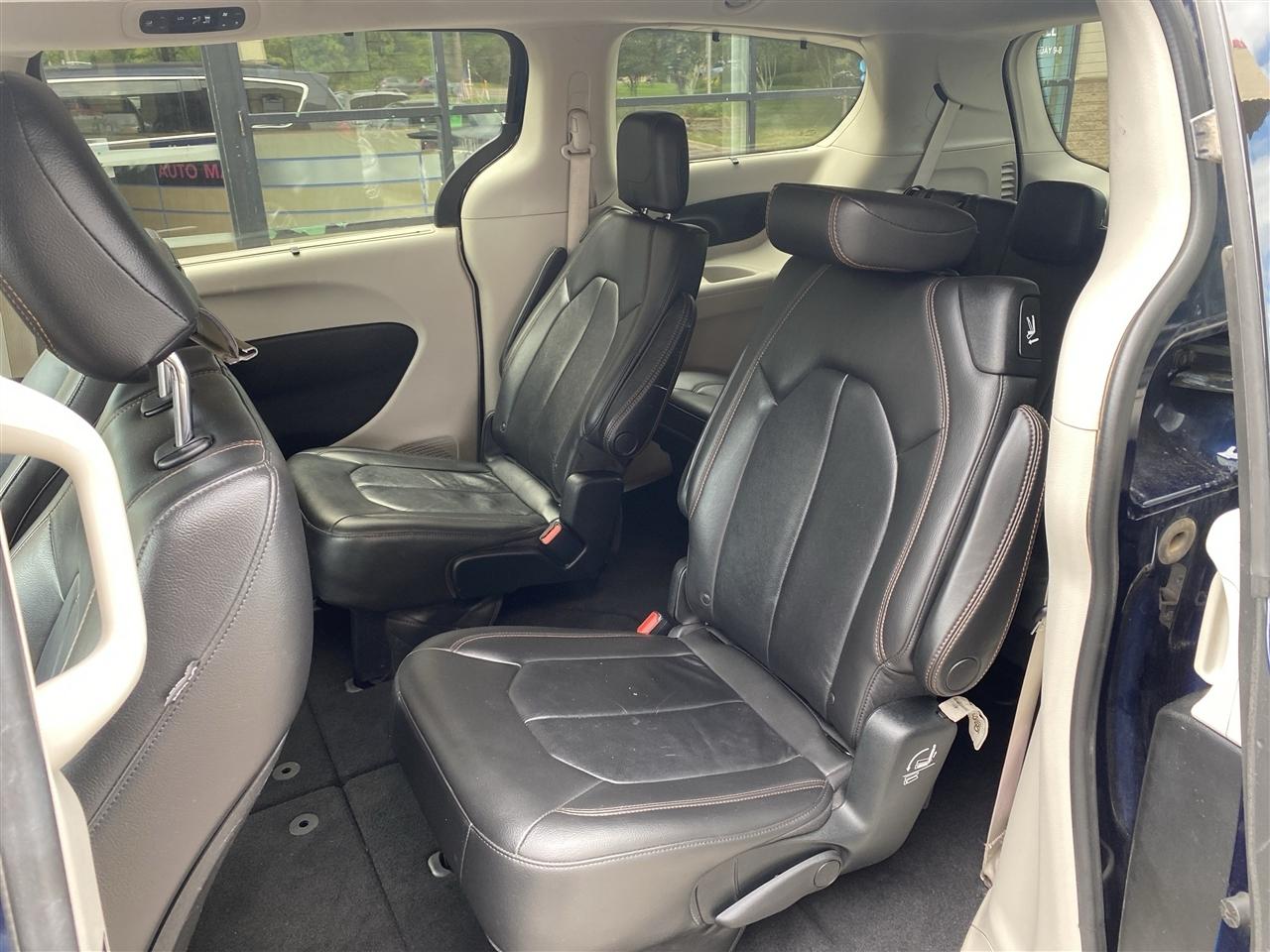 Chrysler Pacifica Touring-L FWD 2017
