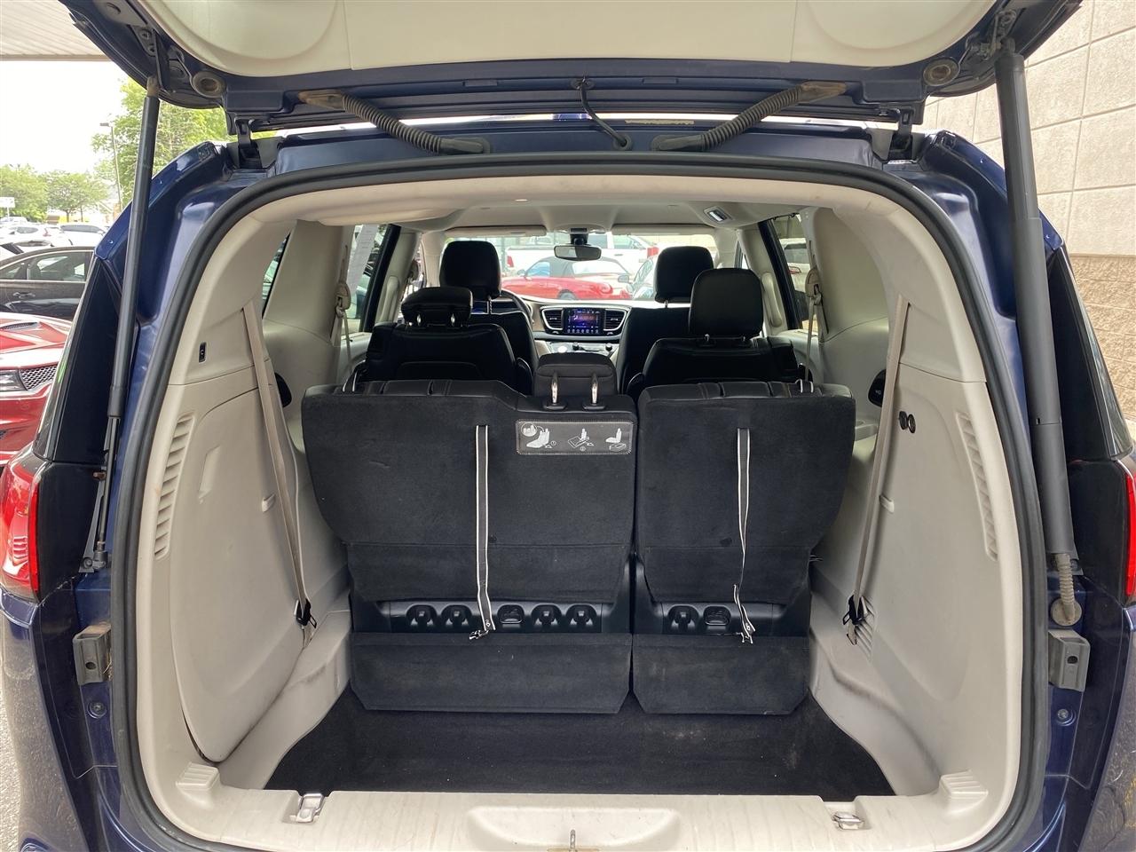 Chrysler Pacifica Touring-L FWD 2017