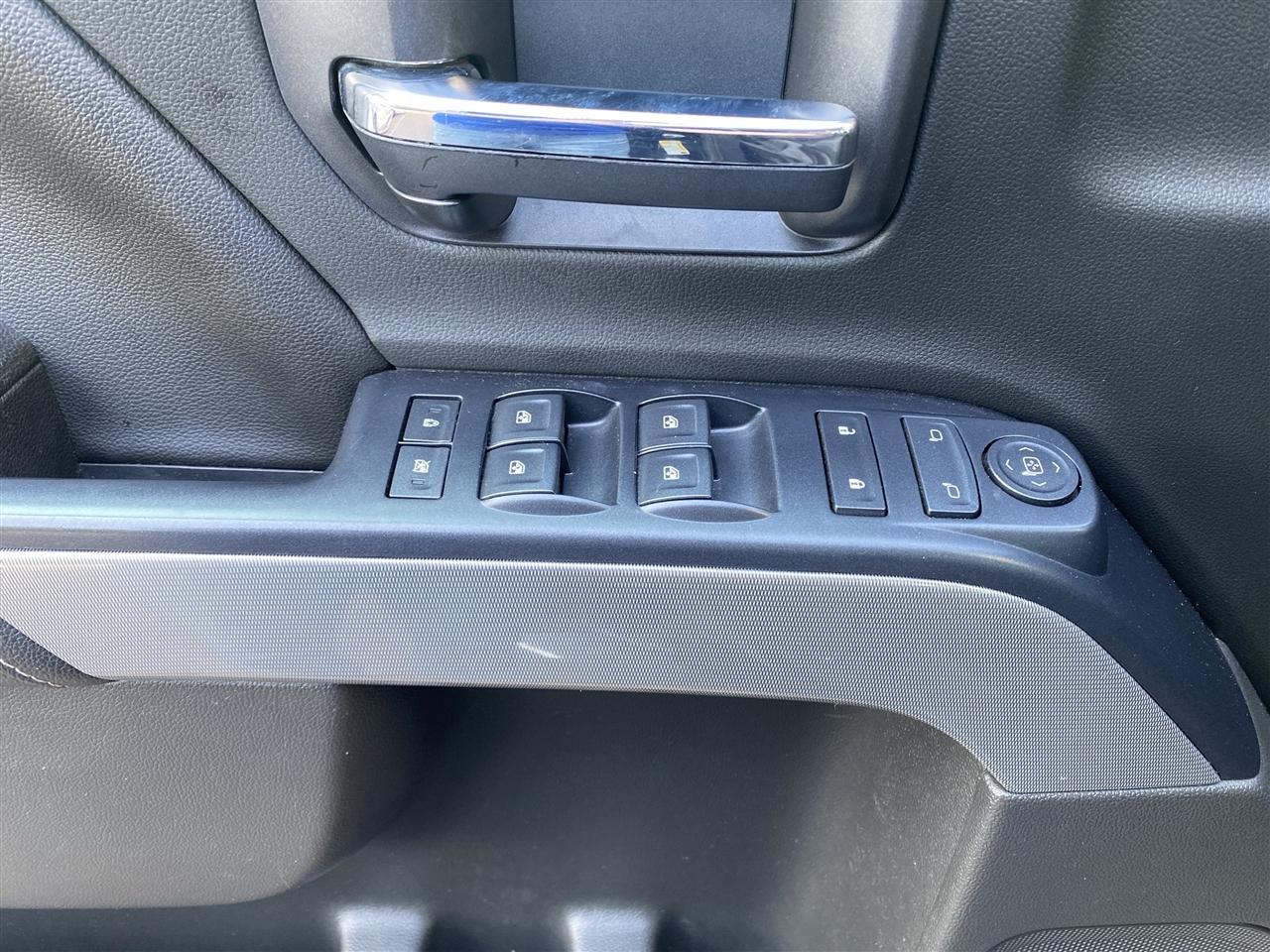 Chevrolet Silverado 1500 4WD Crew Cab 143.5" LT w/2LT 2018