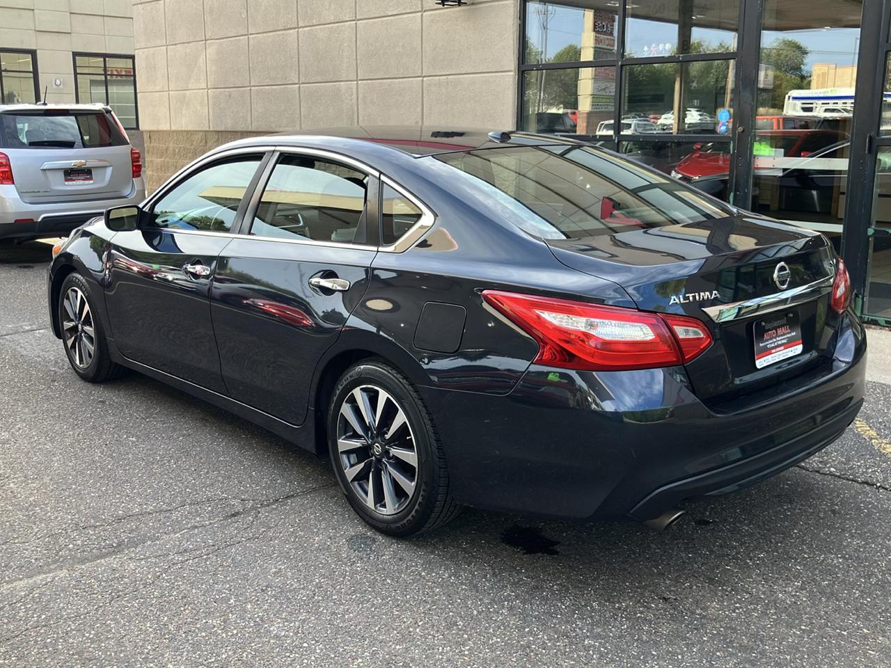Nissan Altima 2.5 SV Sedan 2017