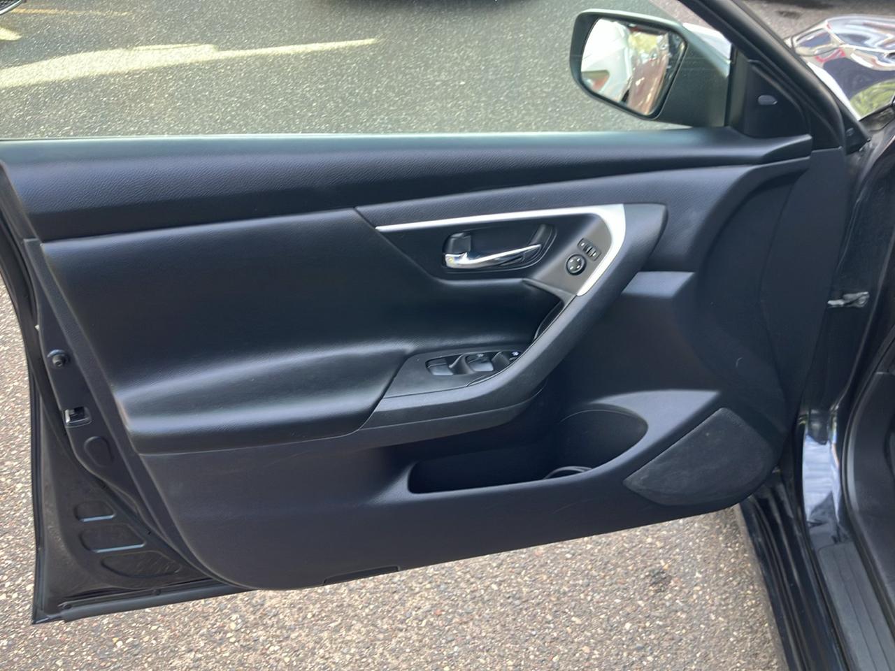 Nissan Altima 2.5 SV Sedan 2017