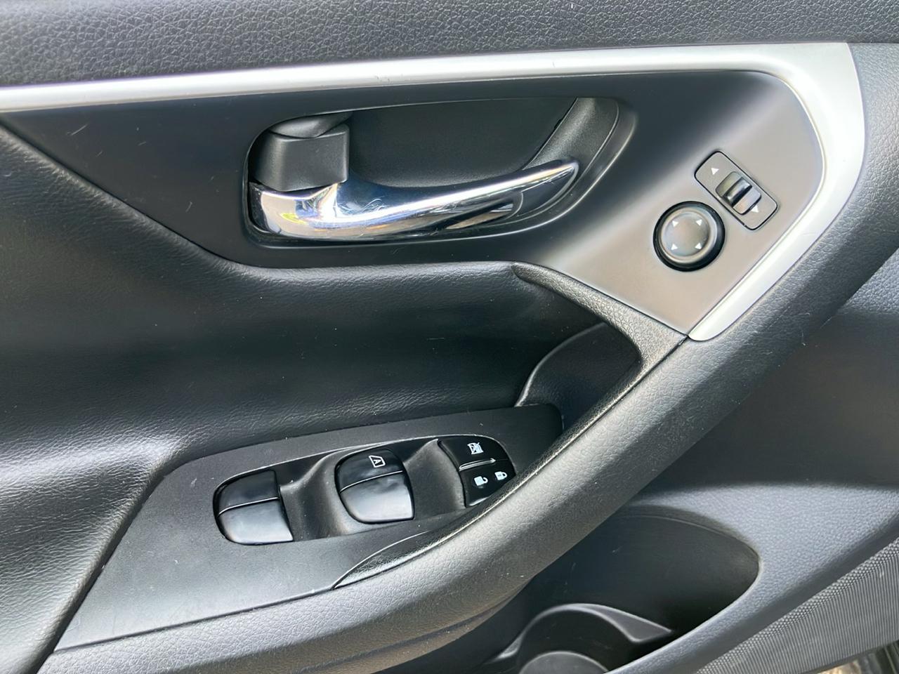 Nissan Altima 2.5 SV Sedan 2017