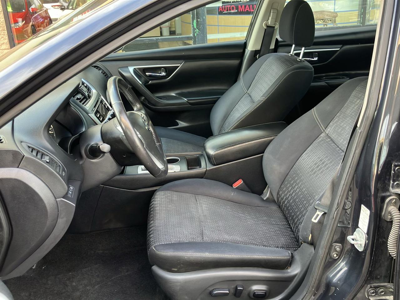Nissan Altima 2.5 SV Sedan 2017