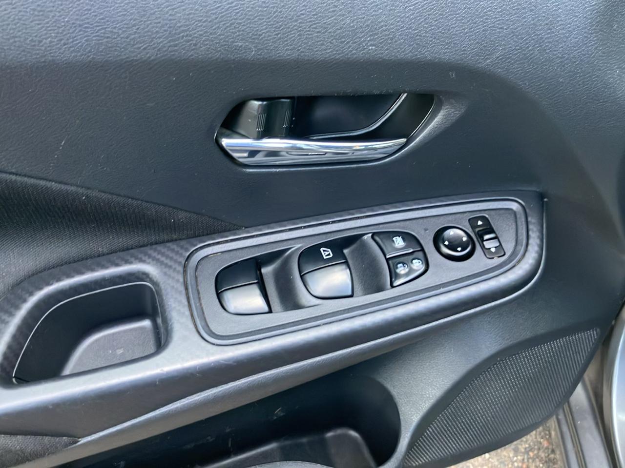 Nissan Versa SV CVT 2022