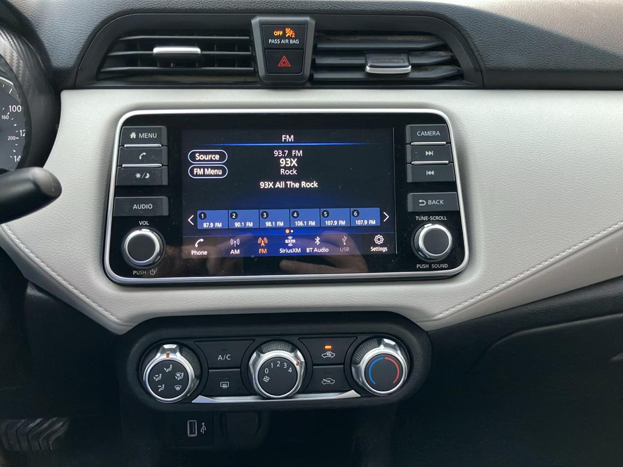 Nissan Versa SV CVT 2022