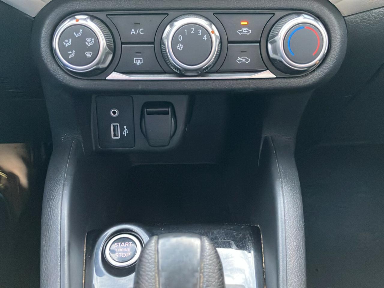 Nissan Versa SV CVT 2022
