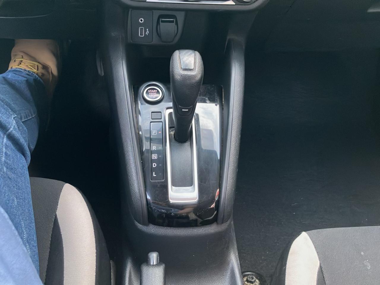 Nissan Versa SV CVT 2022
