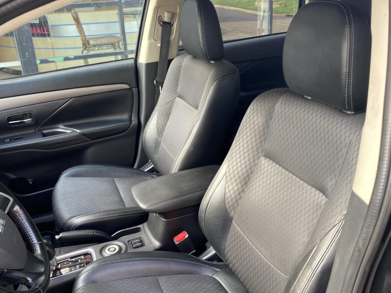 Mitsubishi Outlander 4WD 4dr SE 2015