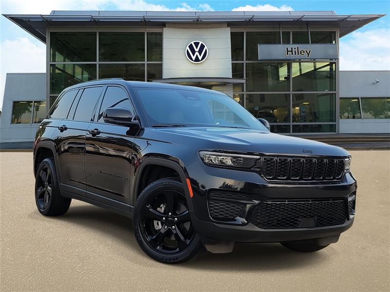2022 Jeep Grand Cherokee Laredo 4WD