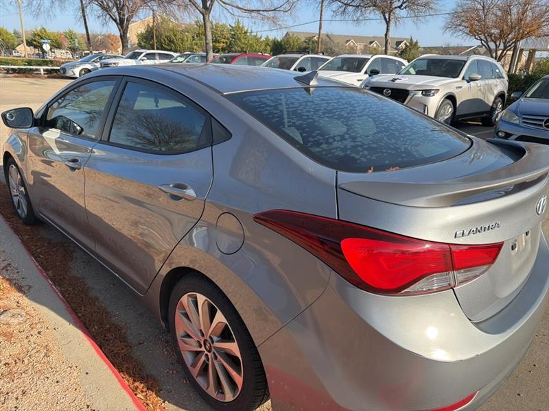 Hyundai Elantra SE 6AT 2016