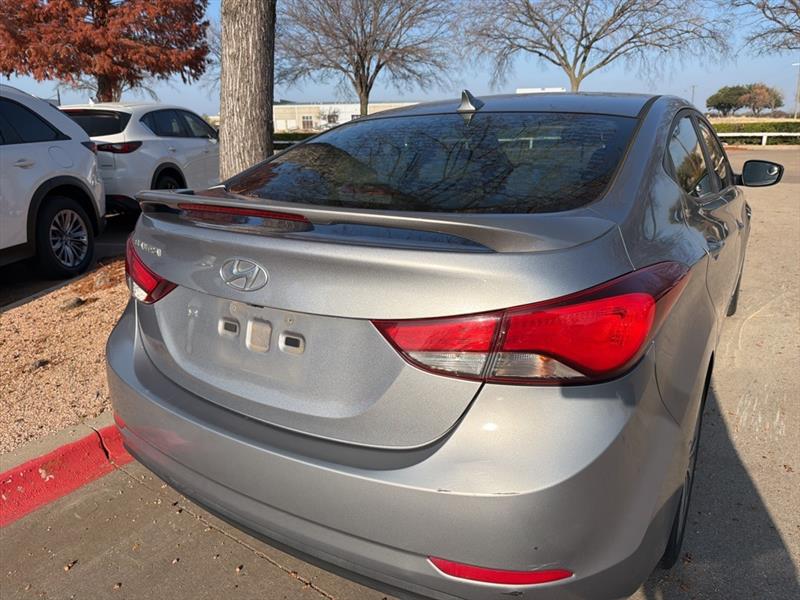 Hyundai Elantra SE 6AT 2016