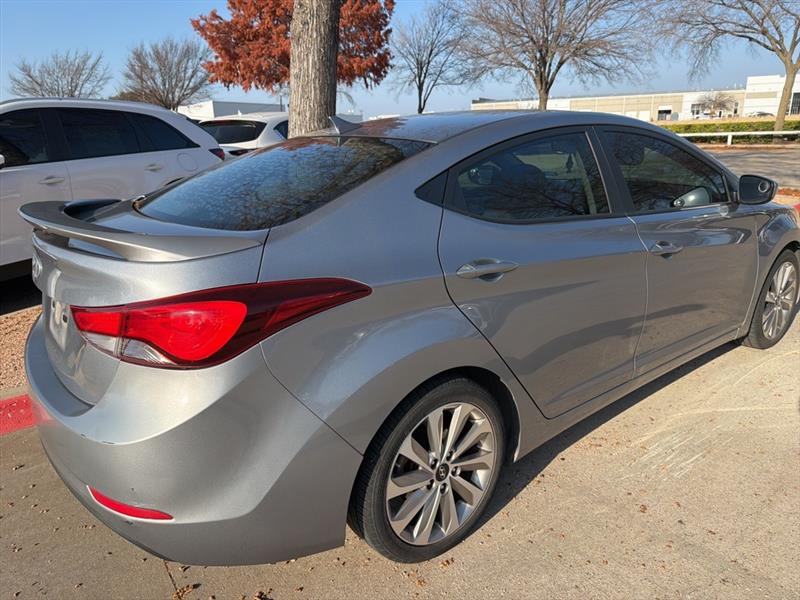 Hyundai Elantra SE 6AT 2016