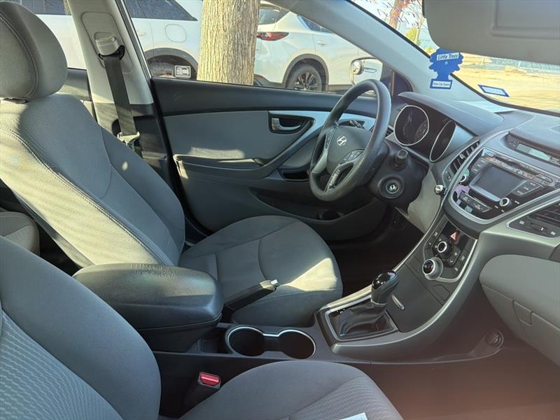 Hyundai Elantra SE 6AT 2016