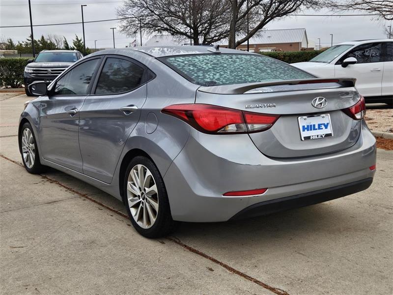 Hyundai Elantra SE 6AT 2016