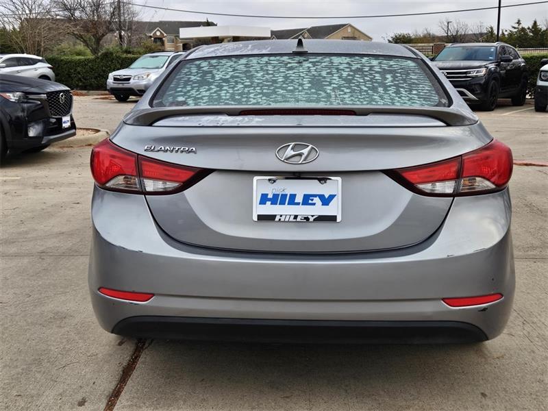 Hyundai Elantra SE 6AT 2016