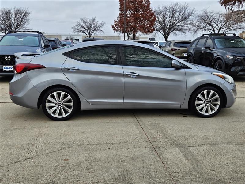Hyundai Elantra SE 6AT 2016