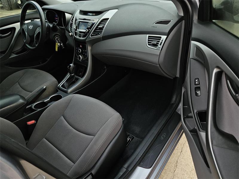 Hyundai Elantra SE 6AT 2016