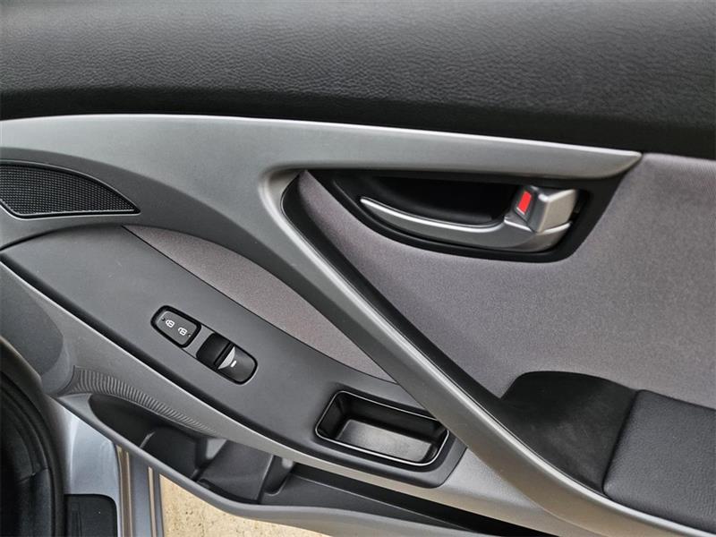 Hyundai Elantra SE 6AT 2016