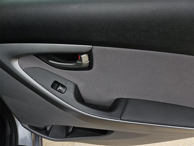 Hyundai Elantra SE 6AT 2016