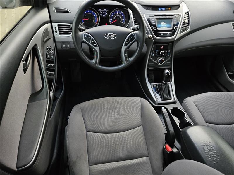 Hyundai Elantra SE 6AT 2016