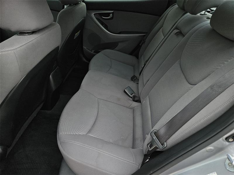 Hyundai Elantra SE 6AT 2016